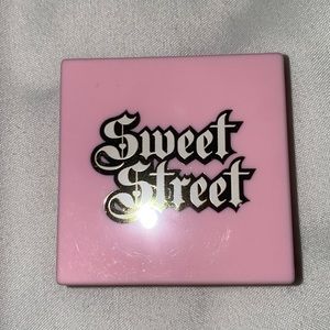Sweet Street L.A. Lady eyeshadow duo Size: 2.2 g, Deluxe Mini. Slightly Used.